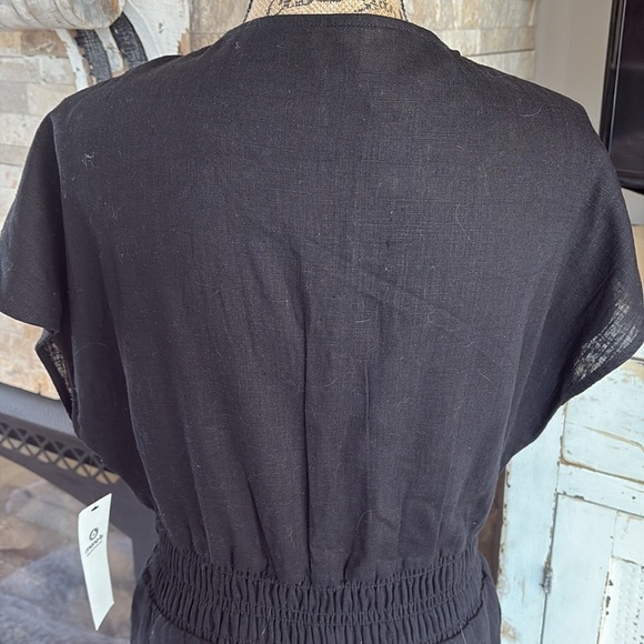 Mono B black elastic waist short sleeve vneck romper two pockets lined shorts - Picture 9 of 16